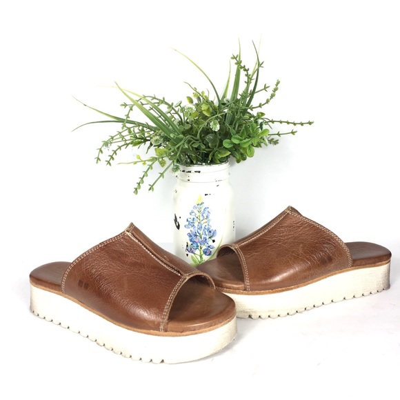 Bed Stu Shoes - Bed Stu size 6 leather platform mules